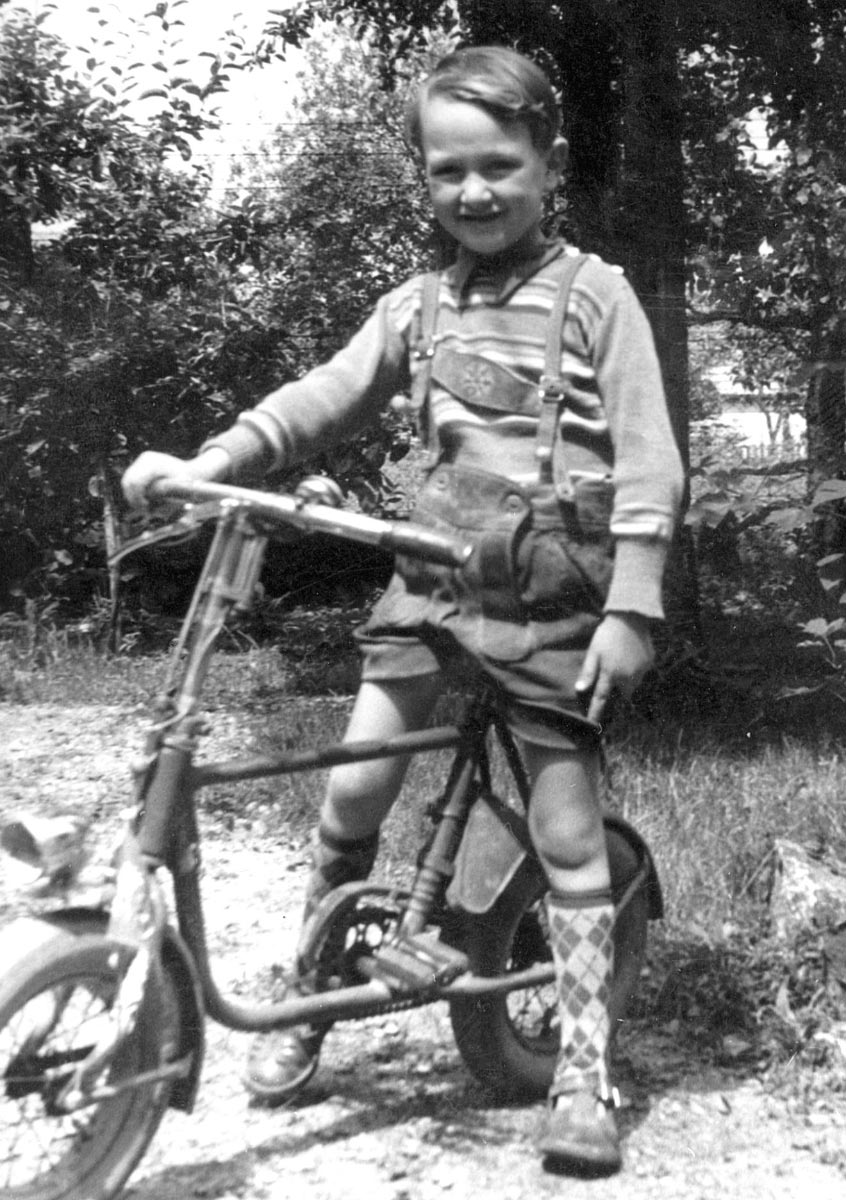 Бернд на своем велосипеде, 1953 год