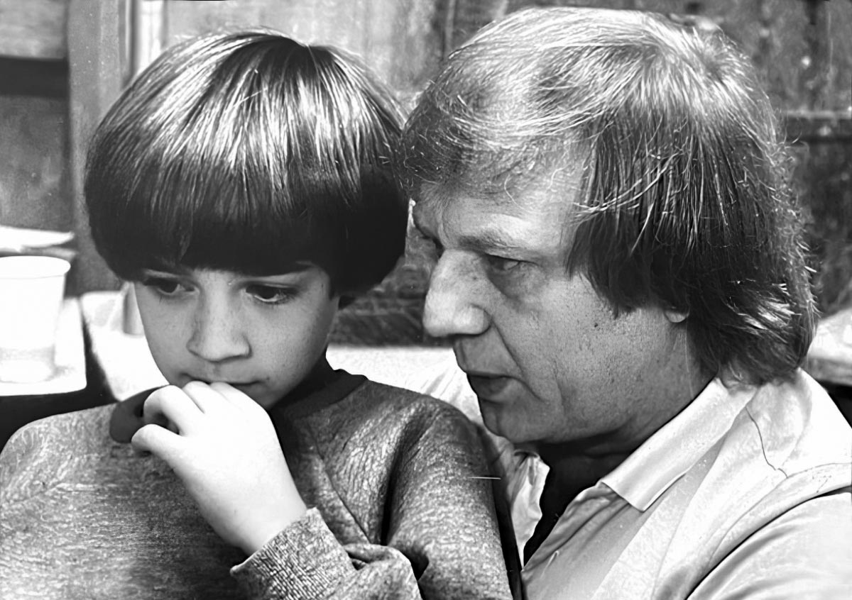 Режиссер Вольфганг Петерсен и актер Баррет Оливер на просмотре отснятого материала, лето 1983 года